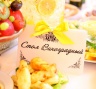 Таблички на столах на свадьбе в лимонном цвете