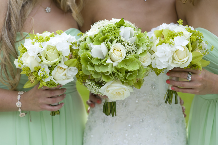 Зеленый букет невесты -  свадьба в зеленом стиле