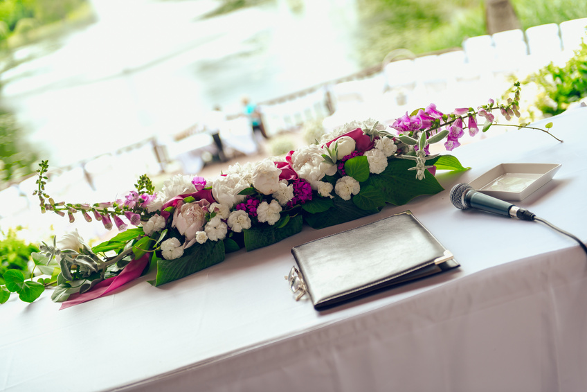 Свадебные композиции из цветов на стол