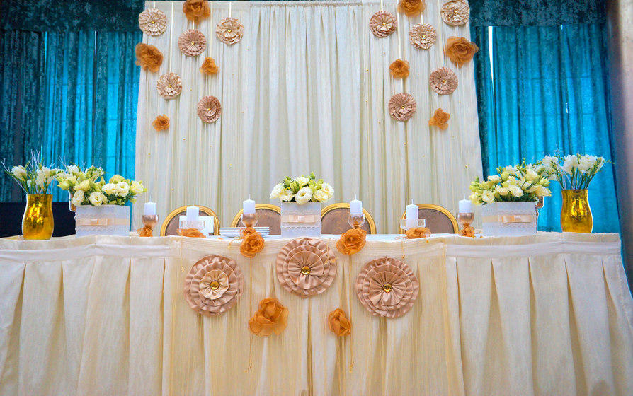 Виды свадебных композиций для украшения стола